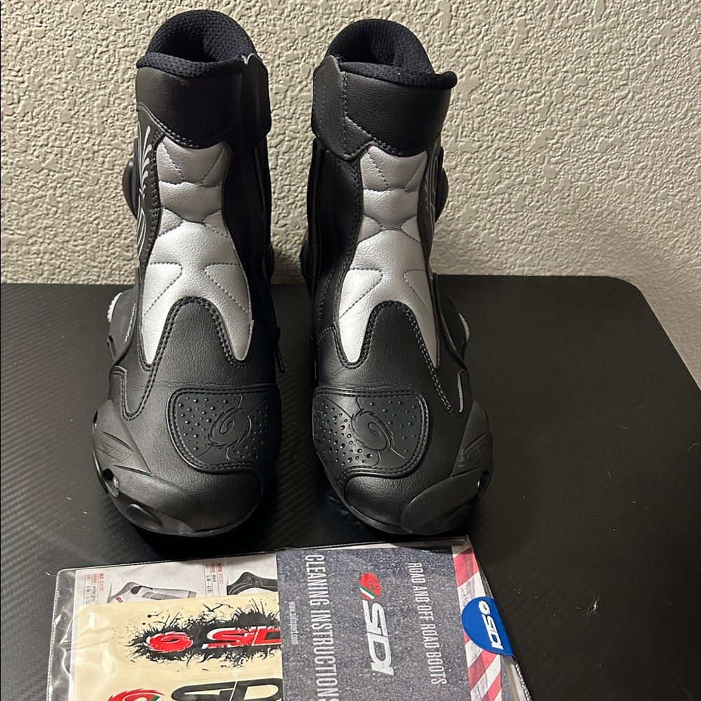 Siri Sleek Black and Silver motorcycle boots